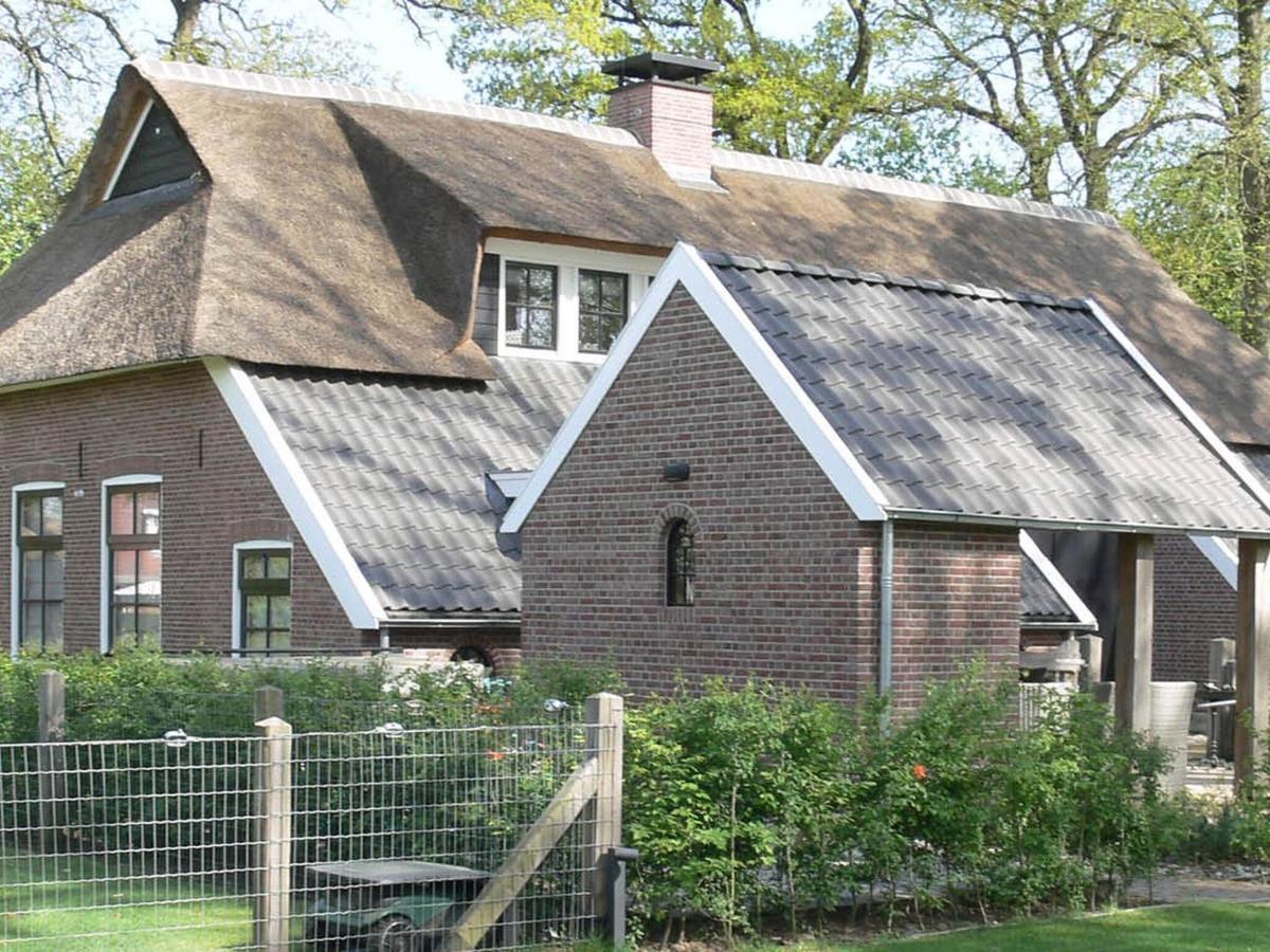Charming Holiday Home In Nijverdal With Jacuzzi Eksteriør bilde