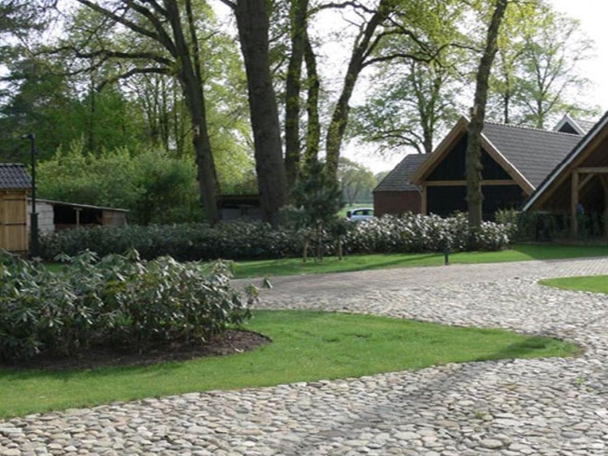Charming Holiday Home In Nijverdal With Jacuzzi Eksteriør bilde